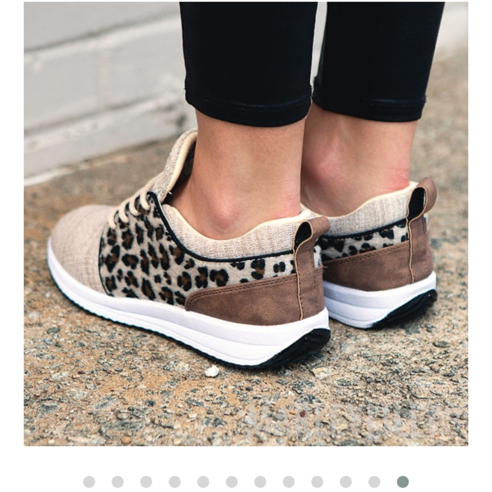Leopard print sneakers - Picture 2 of 10